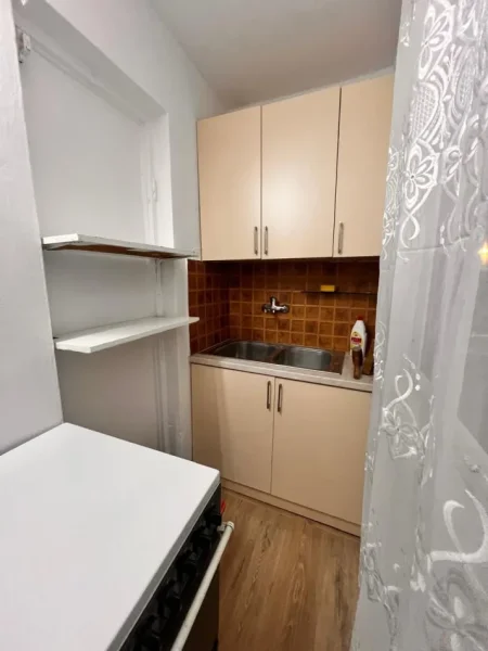 Tirane, jepet me qera apartament 1+1 Kati 4, 70 m² 400 € (Pediatria)