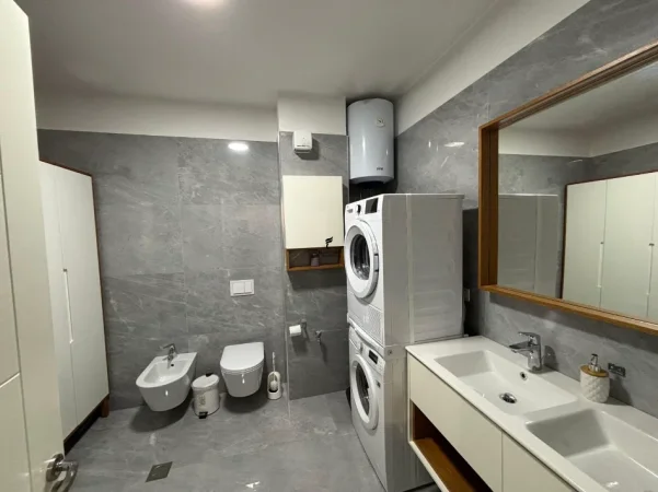 Tirane, jepet me qera garsonier Kati 9, 53 m² 450 € (VILAT GJERMANE)