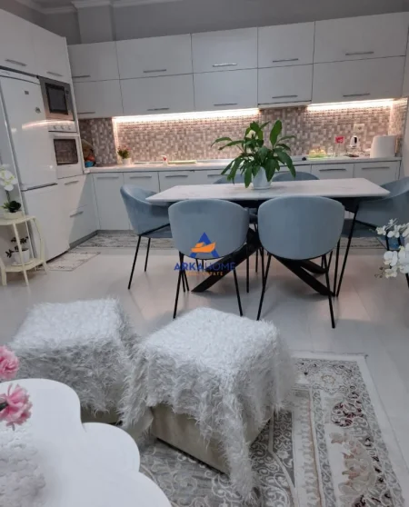 Tirane, shitet apartament 3+1+Ballkon Kati 5, 134 m² 220.000 € 
