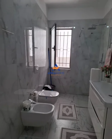 Tirane, shitet apartament 3+1+Ballkon Kati 5, 134 m² 220.000 € 