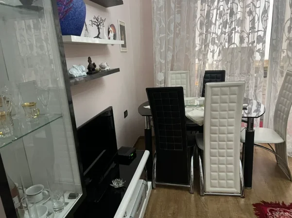 Tirane, jepet me qera apartament 2+1 , 85 m² 600 € 