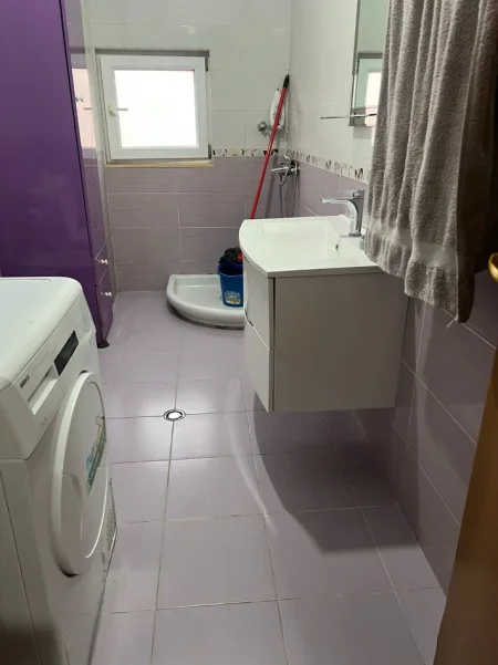 Tirane, jepet me qera apartament 2+1 , 85 m² 600 € 