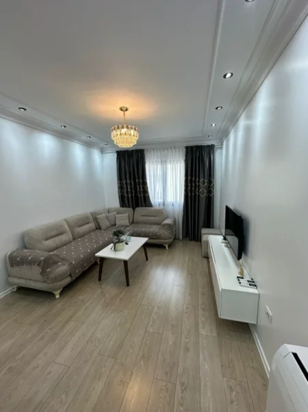 Tirane, jepet me qera apartament 3+1+Ballkon Kati 8, 112 m² 900 € (Unaza e Re)