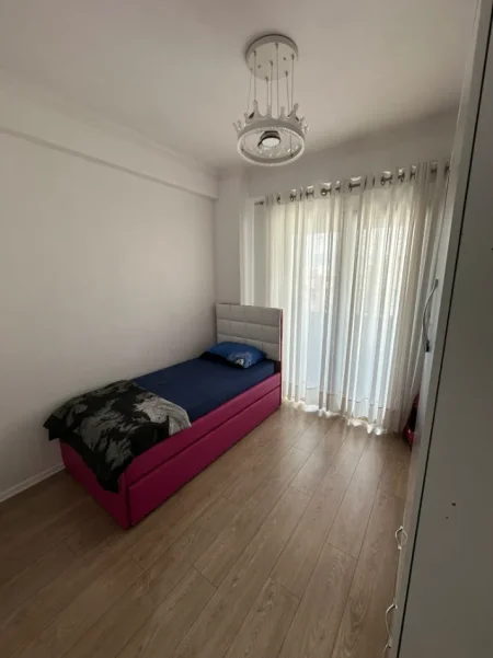 Tirane, jepet me qera apartament 3+1+Ballkon Kati 8, 112 m² 900 € (Unaza e Re)