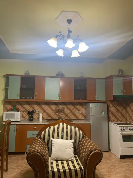 Tirane, jepet me qera apartament 1+1 Kati 5, 70 m² 500 € (Don Bosko)