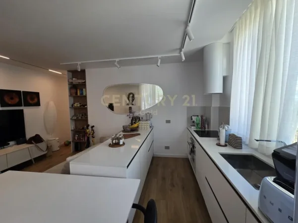 Vlore, shitet apartament 3+1+Ballkon Kati 1, 156 m² 850.000 € (DHERMI)