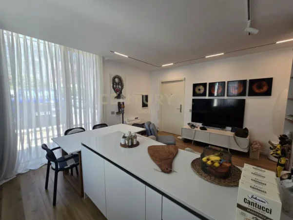 Vlore, shitet apartament 3+1+Ballkon Kati 1, 156 m² 850.000 € (DHERMI)