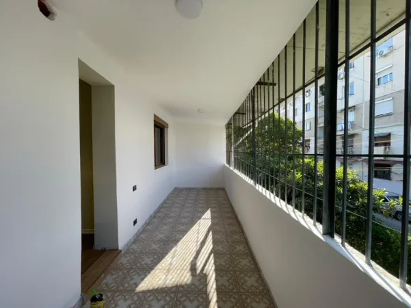 Tirane, shitet apartament 2+1 Kati 2, 145.000 € (Ali Demi)