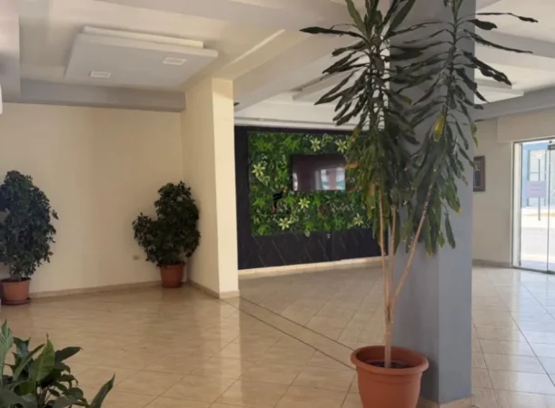 Tirane, jepet me qera zyre Kati 0, 100 m² 1.000 € (DON BOSKO)