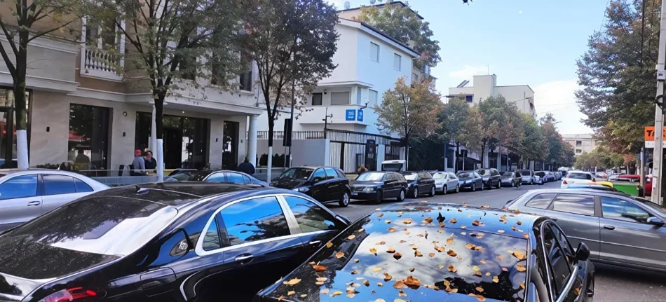 Tirane, jepet me qera apartament 1+1 Kati 6, 59 m² 600 € (Rruga Frotuzi, prapa Villa Tafaj)