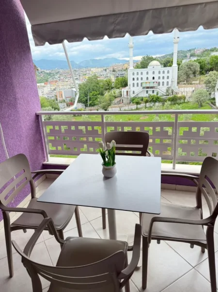 Tirane, jepet me qera apartament 1+1 , 58 m² 800 € (Liqeni i Thate)