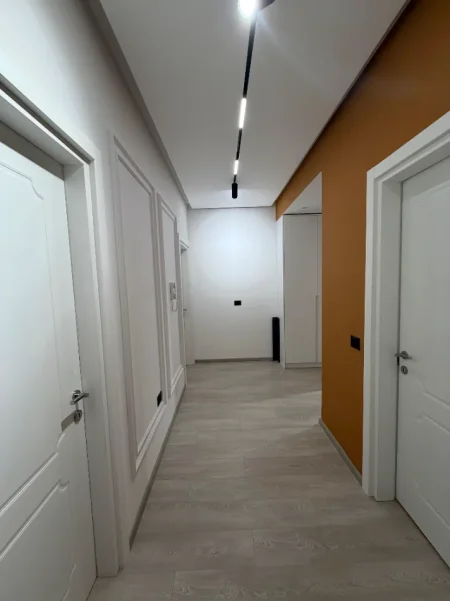 Tirane, jepet me qera apartament 2+1+Aneks+Ballkon Kati 3, 110 m² 600 € (Astir)