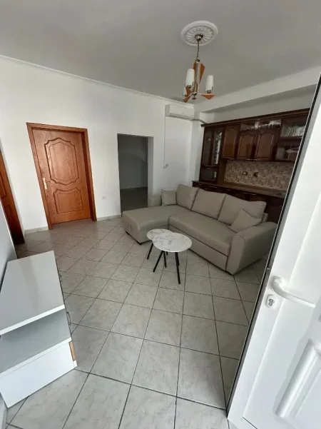 Tirane, jepet me qera apartament 2+1 Kati 2, 100 m² 350 € (Shkoze)