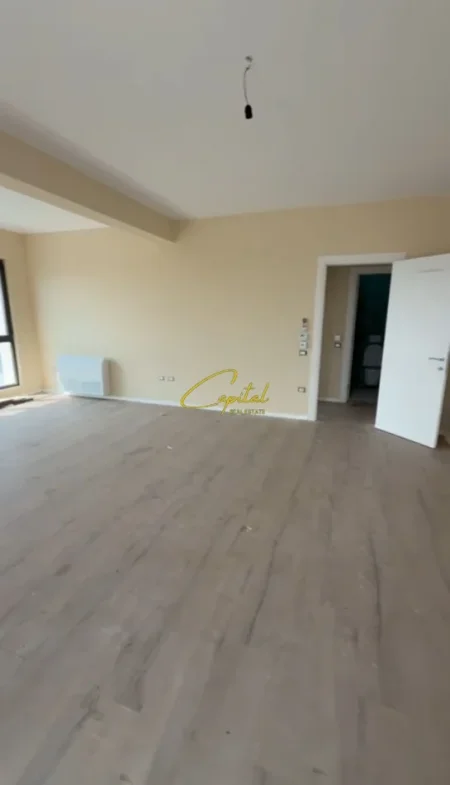 Tirane, jepet me qera ambjent biznesi Kati 10, 125 m² 840 € (RRUGA E DIBRES)