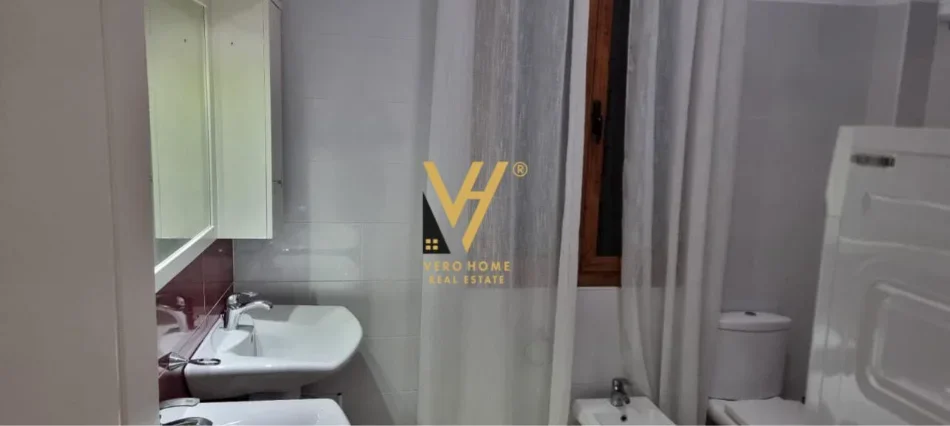 Tirane, jepet me qera apartament 2+1+Ballkon Kati 2, 95 m² 570 € (SAUK)