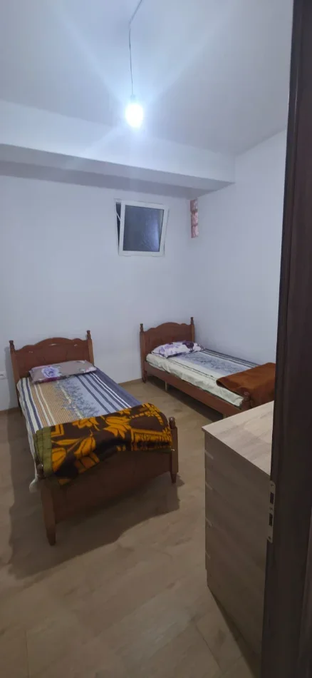 Tirane, jepet me qera Vile 1+1 Kati 1, 60 m² 300 € (Vilat Amerikane)