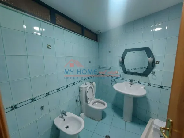 Tirane, jepet me qera zyre Kati 2, 160 m² 1.200 € (Qender)