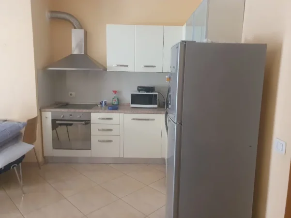 Tirane, jepet me qera apartament 1+1+Ballkon Kati 6, 70 m² 650 € 