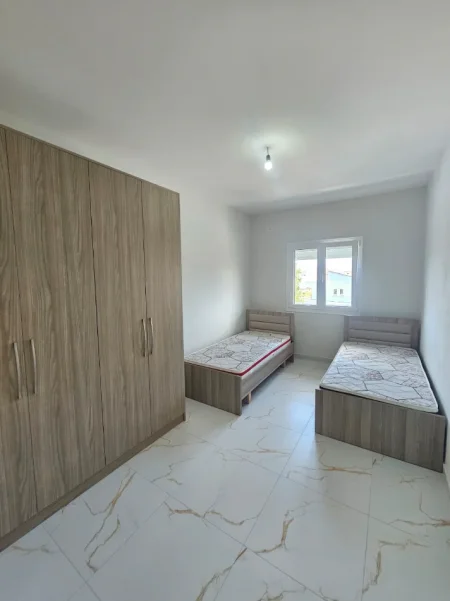 Durres, jepet me qera apartament 2+1+Aneks+Ballkon Kati 3, 100 m² 350 € 