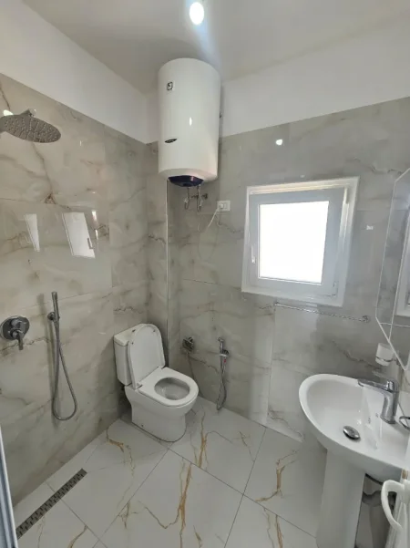 Durres, jepet me qera apartament 2+1+Aneks+Ballkon Kati 3, 100 m² 350 € 