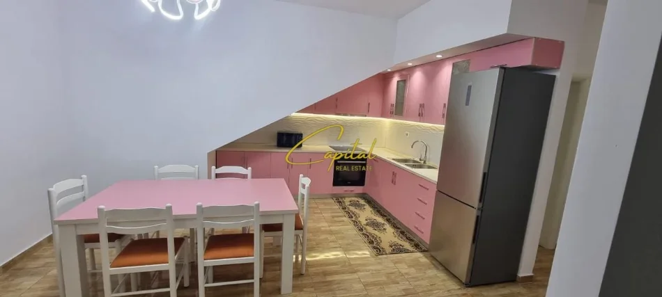 Tirane, jepet me qera apartament 3+1 Kati 2, 80 m² 550 € (SAUK)