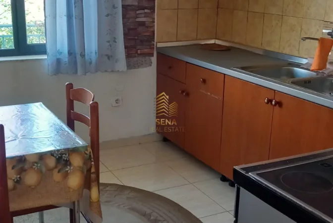 Tirane, jepet me qera apartament 2+1 Kati 2, 80 m² 400 € (Ali Demi)