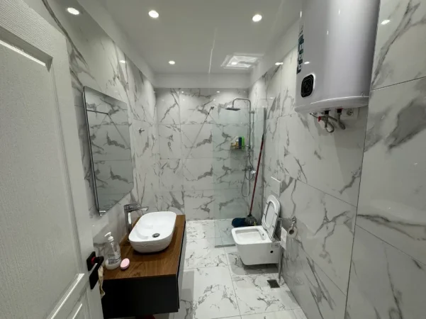 Golem, shes apartament 1+1+Ballkon Kati 3, 85 m² 150.000 € (Rruga Skënderbeu, Golem)