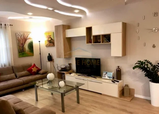 Tirane, jepet me qera apartament 2+1 , 80 m² 800 € 