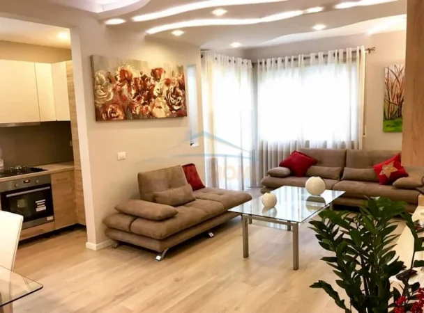 Tirane, jepet me qera apartament 2+1 , 80 m² 800 € 