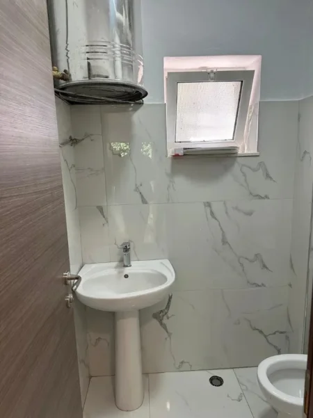 Tirane, jepet me qera ambjent biznesi Kati 0, 31 m²,  40.000 LEKE (RRUGA PJETER BUDI)