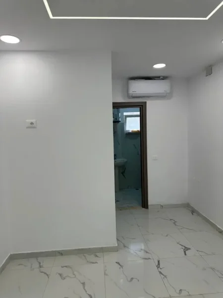 Tirane, jepet me qera ambjent biznesi Kati 0, 31 m²,  40.000 LEKE (RRUGA PJETER BUDI)