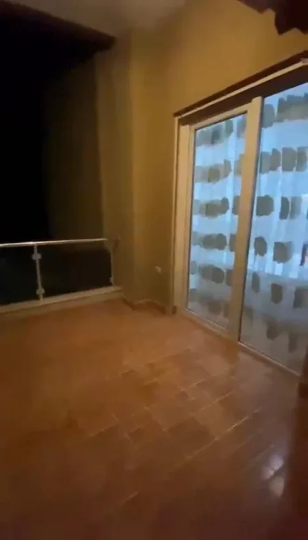 Tirane, jepet me qera apartament 1+1 Kati 1, 90 m² 550 € (Kopshti Botanik)