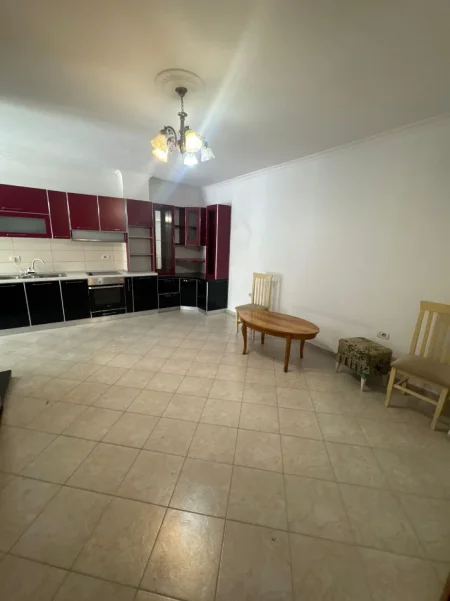 Tirane, shes apartament 2+1+Ballkon Kati 4, 92 m² 145.000 € (Dy Palmat, Astir)