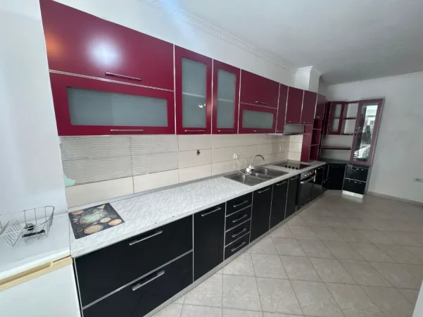Tirane, shes apartament 2+1+Ballkon Kati 4, 92 m² 145.000 € (Dy Palmat, Astir)