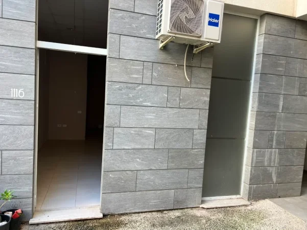 Tirane, jepet me qera ambjent biznesi Kati 0, 42 m² 30.000 € (Rruga Artan Lenja Kompleksi Kontakt)