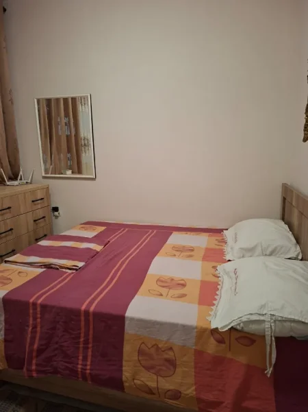 Tirane, jepet me qera apartament 1+1+Ballkon Kati 1, 55 m² 300 € (Jordan Misja)