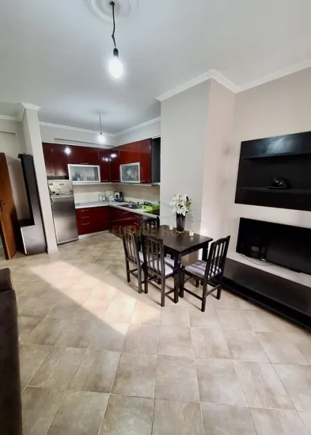 Tirane, jepet me qera apartament 2+1 , 64 m² 550 € 