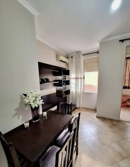 Tirane, jepet me qera apartament 2+1 , 64 m² 550 € 