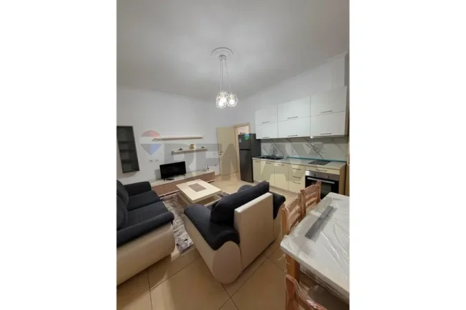 Tirane, jepet me qera apartament 1+1 , 400 €