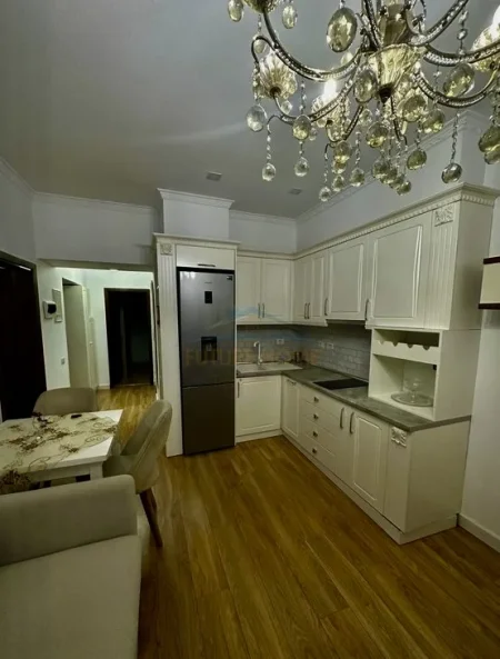 Tirane, jepet me qera apartament 2+1 , 73 m² 700 € 