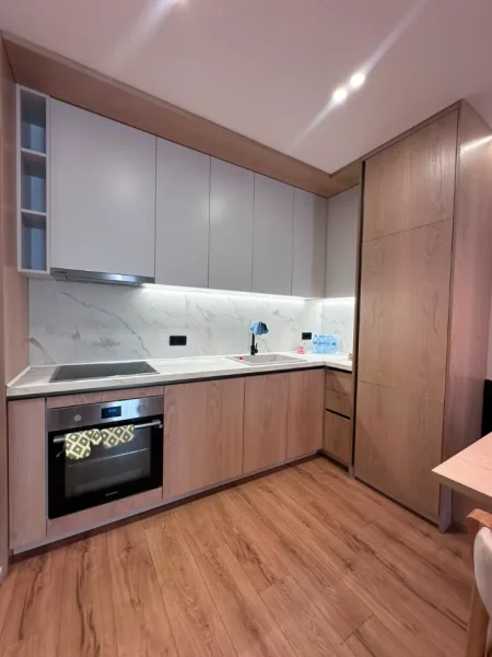 Tirane, jepet me qera apartament 1+1+Ballkon Kati 8, 75 m² 1.000 € (mine peza)