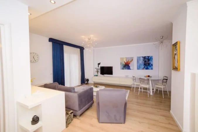 Tirane, jepet me qera apartament 2+1 Kati 5, 105 m² 900 € (BULEVARDI BAJRAM CURRI)