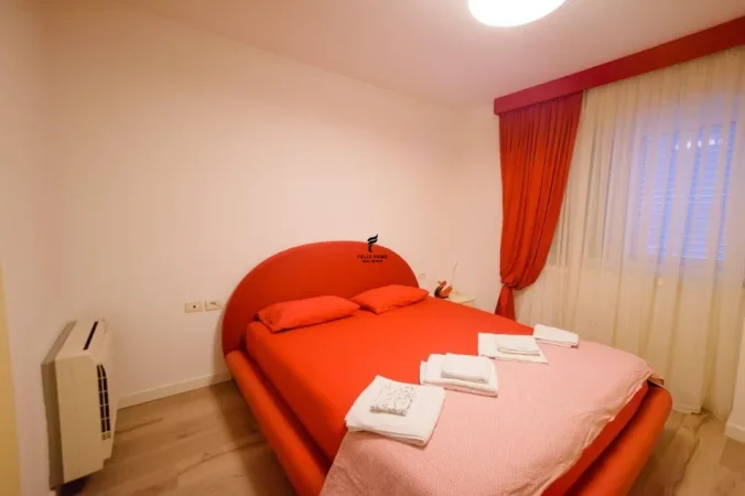 Tirane, jepet me qera apartament 2+1 Kati 5, 105 m² 900 € (BULEVARDI BAJRAM CURRI)