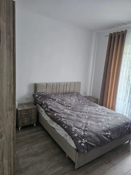 Tirane, jepet me qera apartament 1+1 Kati 2, (PASKUQAN)