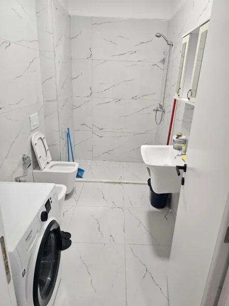 Tirane, jepet me qera apartament 1+1 Kati 2, (PASKUQAN)