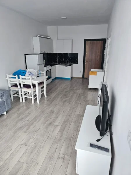 Tirane, jepet me qera apartament 1+1 Kati 2, (PASKUQAN)