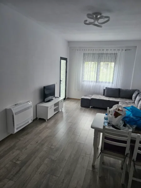 Tirane, jepet me qera apartament 1+1 Kati 2, (PASKUQAN)