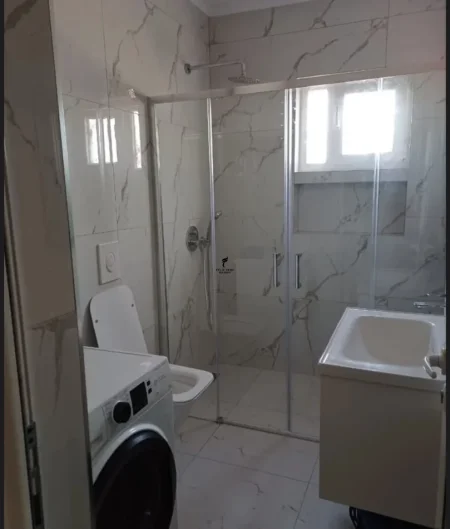 Tirane, jepet me qera garsonier Kati 5, 40 m² 500 € (MYSLYM SHYRI)
