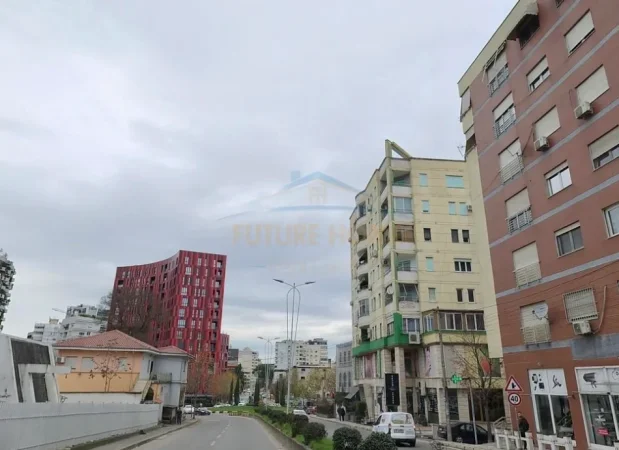 Tirane, jepet me qera apartament 2+1 , 106 m² 800 € 