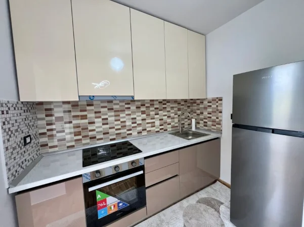 Tirane, jepet me qera apartament 1+1+Ballkon Kati 3, 70 m² 400 € (Allias)